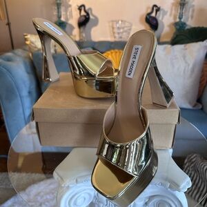 Steve Madden Kacie Gold Patent Platform Heels in original box and packing!